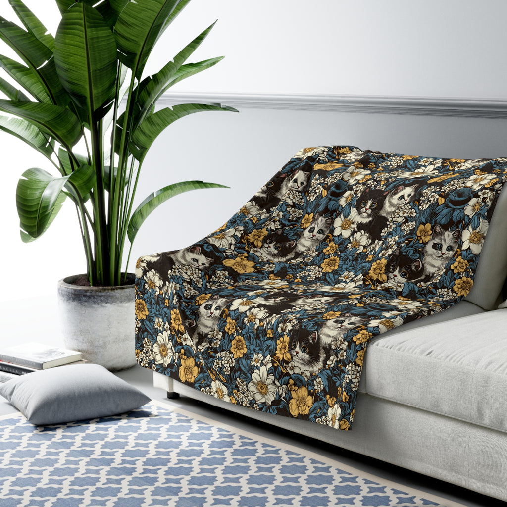 Sherpa Blanket - Black and White Kittens with Yellow and White Flowers, Dark Blue Leaves, Vintage Charm